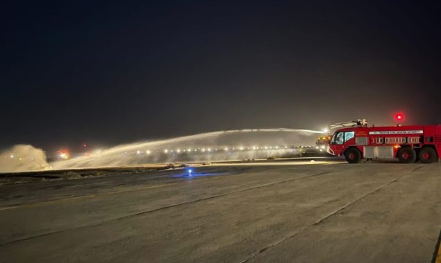 مشق کے دوران ایک فرضی ہوائی حادثے کی نقل تیار کی گئی جس میں ایک طیارے میں آگ لگنے کی صورتحال کو ظاہر کیا گیا