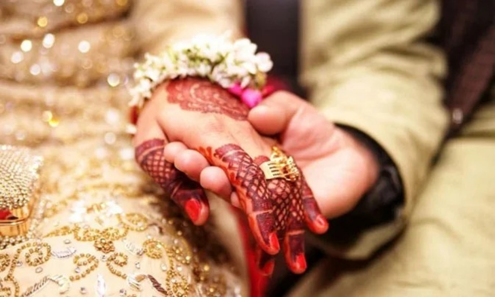 کراچی: نوبیاہتا جوڑا بھی ملبے تلے دب گیا، 3 ماہ کی بچی کے والدین بھی لاپتہ