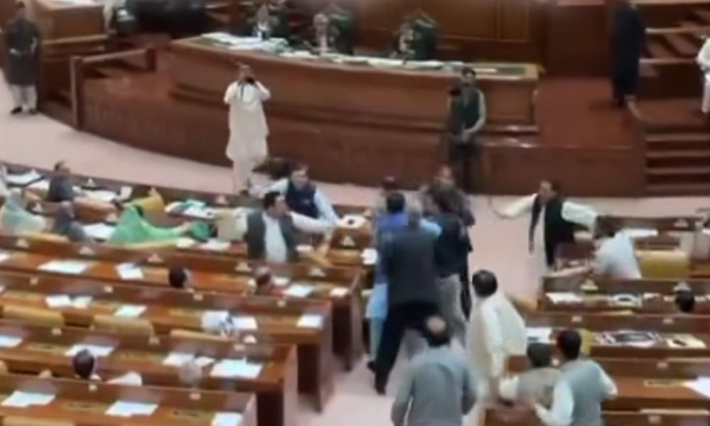 پنجاب اسمبلی میں تھپڑوں کی گونج؛ پی ٹی آئی اور ن لیگ آمنے سامنے