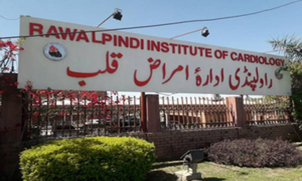 راولپنڈی انسٹیٹیوٹ آف کارڈیالوجی میں ہیلپر کے ذریعے غلط ای سی جی کا انکشاف، بدتمیزی کی ویڈیو وائرل