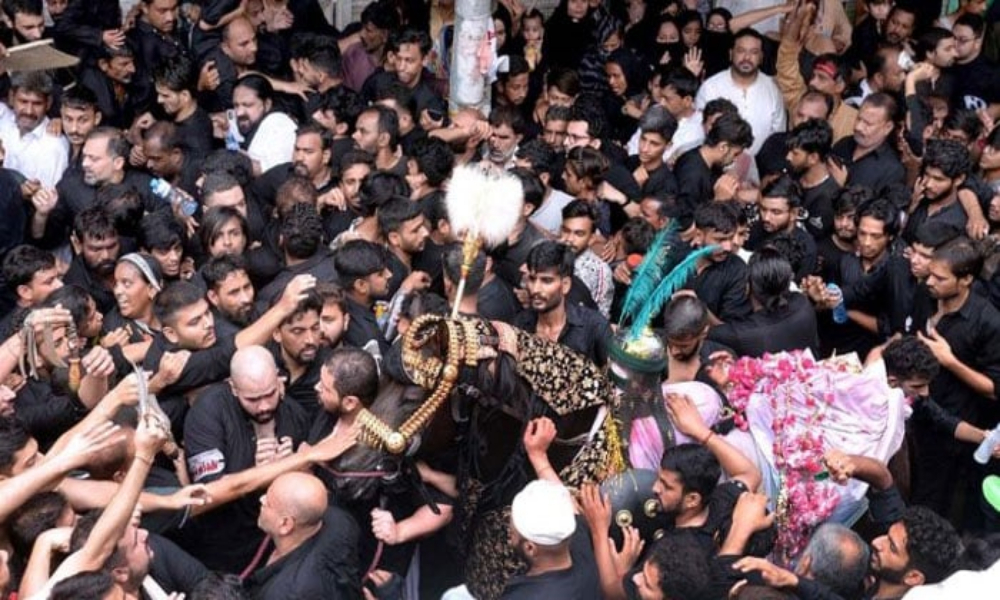 یوم عاشور کی یاد میں ملک بھر میں مجالس عزا، جلوسوں کا سلسلہ شروع