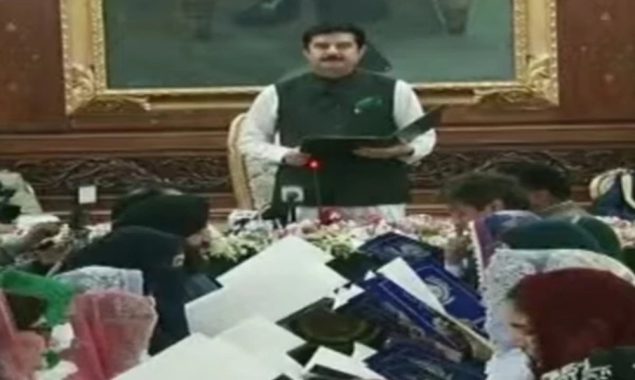 پختونخوا اسمبلی نے عدالتی احکام ہوا میں اڑا دیے،مخصوص نشتستوں پر منتخب ارکان نے حلف اٹھالیا