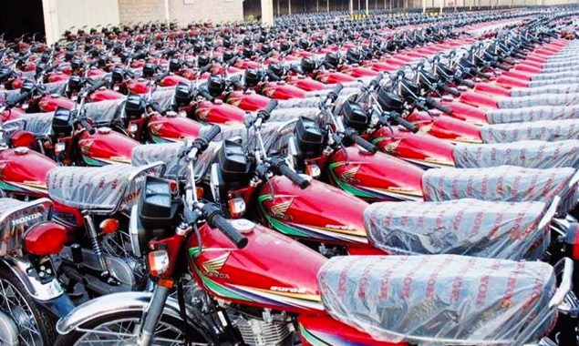 موٹرسائیکل خریدنے والوں کیلئے بری خبر، قیمتوں میں بڑا اضافہ