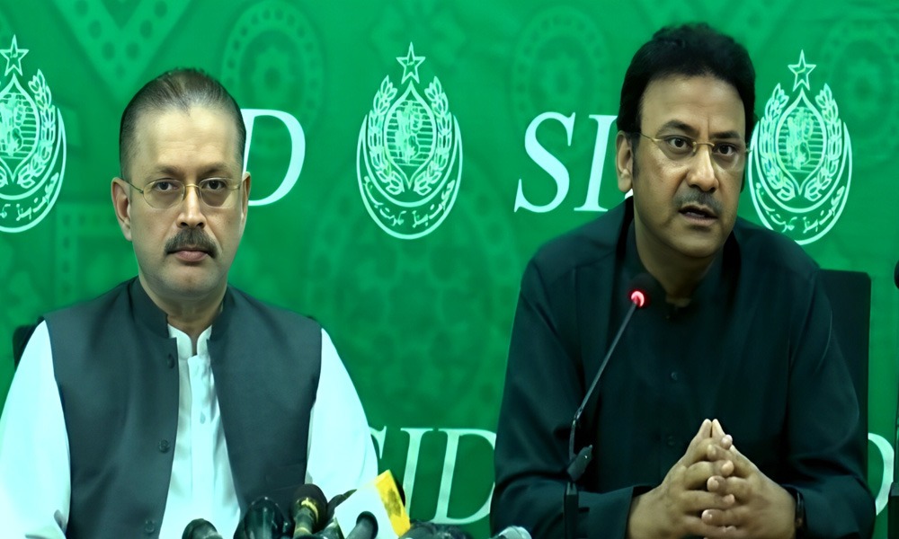 لیاری بلڈنگ حادثہ: سندھ حکومت کا لواحقین کو فی کس 10 لاکھ روپے دینے کا اعلان