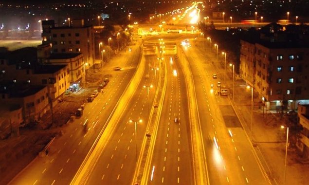 کراچی کب بدلے گا! نئی سڑک چند ماہ میں برباد، ذمہ دار کون؟
