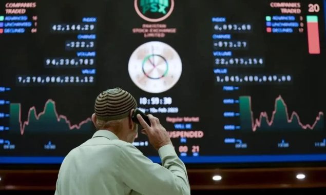 اسٹاک مارکیٹ کا تاریخی سنگِ میل، ہنڈریڈ انڈیکس نئی بلندی پر پہنچ گیا