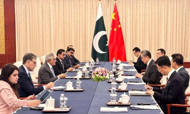 پاکستان اور چین کا علاقائی امن اور ترقی کیلئے تعاون بڑھانے پر اتفاق