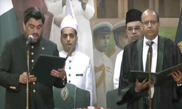 جسٹس ظفر راجپوت نے قائم مقام چیف جسٹس سندھ ہائیکورٹ کے عہدے کا حلف اٹھا لیا