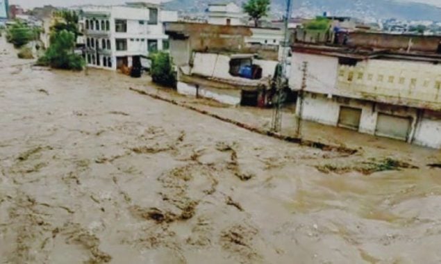 خیبر پختونخوا: بارشوں اور فلش فلڈ سے 43 افراد جاں بحق، درجنوں زخمی، مکانات تباہ