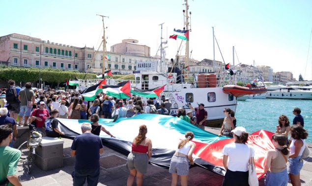 اسرائیل کا فریڈم فلوٹیلا پر حملہ، عملے کے 21 افراد گرفتار، مزید 71 فلسطینی شہید