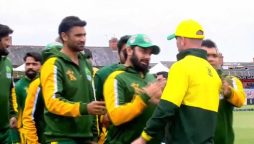 لیسٹر میں چیمپئنز کا راج؛ پاکستان نے آسٹریلیا کو 10 وکٹوں سے روند ڈالا