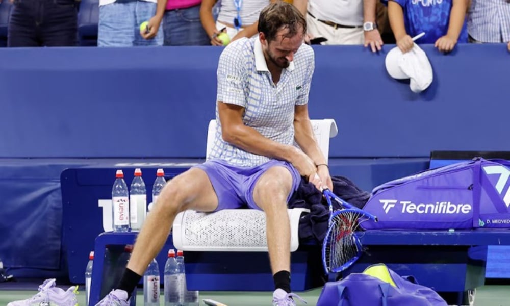 شکست کے بعد ریکٹ توڑنے پر روسی ٹینس اسٹار ڈینیل میدودیو پر بھاری جرمانہ