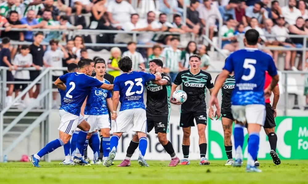 دوستانہ میچ ہنگامہ آرائی کی نذر: ریال بیٹس اور کومو کے کھلاڑیوں میں شدید جھڑپ