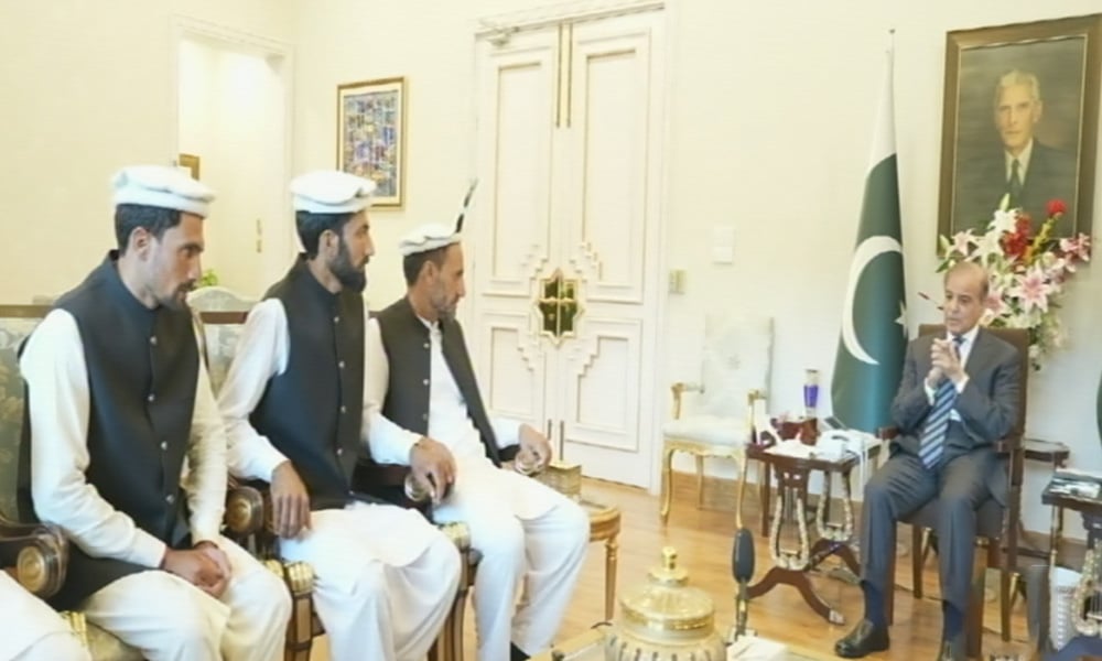 گلگت بلتستان میں سیکڑوں جانیں بچنے والے چرواہوں کو 25، 25 لاکھ روپے کا انعام