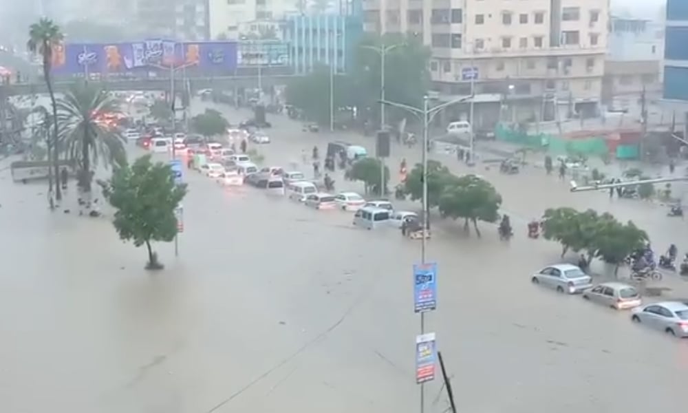 کراچی میں آج بھی گرج چمک کے ساتھ موسلا دھار بارش کا امکان