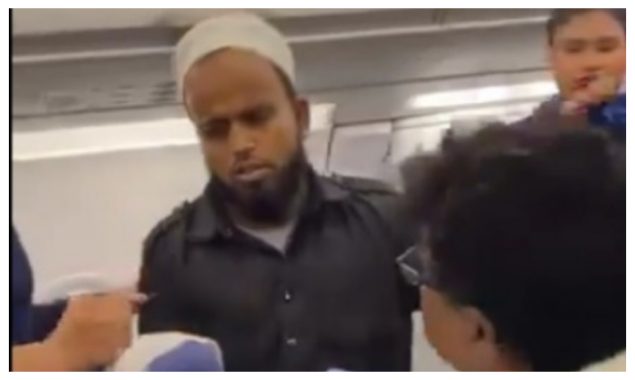 بھارتی طیارے میں مسلمان مسافرکی تزلیل، سنکی ہندو نے تھپڑرسیدکردیا،ویڈیووائرل