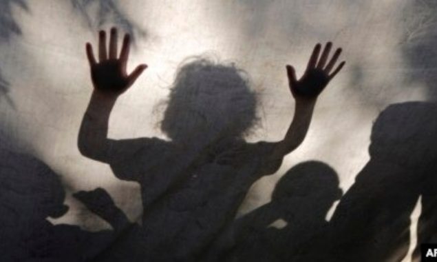 بچوں کو ذبح کرنے والی سفاک ماں کے خلاف مقدمہ درج، معصوم بہن بھائی سپرد خاک
