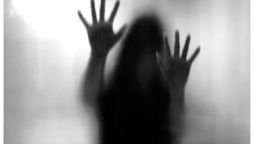 کوٹ ادو: دو سالہ معصوم بچے کے سر پر پسٹل رکھ کر ماں سے اجتماعی زیادتی