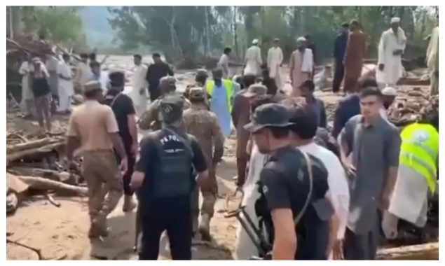 پاک فوج کے مزید دستے سیلاب سے متاثرہ اضلاع پہنچ گئے