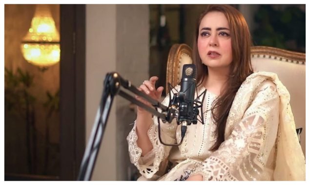 ماریہ بی کو ٹرانس جینڈرز کی متنازع محفل کے خلاف آواز اٹھانا مہنگا پڑگیا