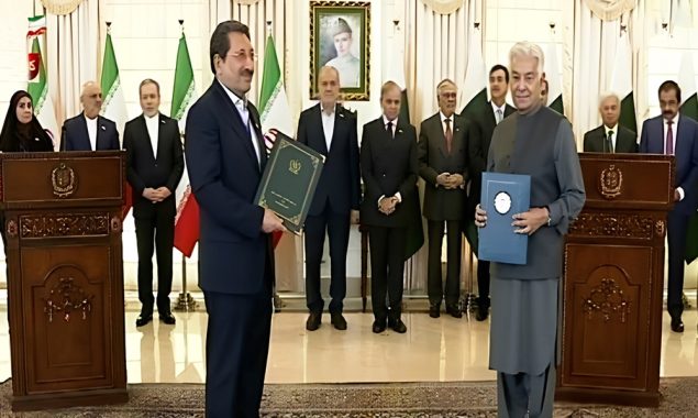 پاکستان اور ایران کے درمیان 13 معاہدوں اور مفاہمتی یادداشتوں پر دستخط