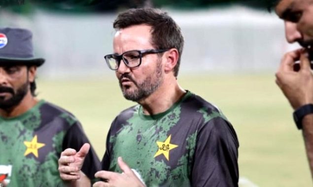 ہیڈ کوچ مائیک ہیسن نے پاکستان کی فتوحات سیلاب متاثرین کے نام کردیں