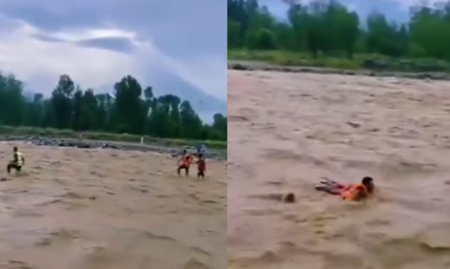 لوئر دیر میں سیلابی ریلے میں پھنسے شخص کی جان بچالی گئی، ویڈیو سامنے آگئی