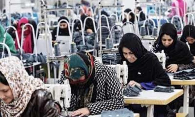 سندھ حکومت، محنت کشوں کے لیے 7 لاکھ کی حادثاتی ہیلتھ انشورنس اسکیم منظور