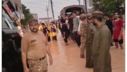 کراچی میں طوفانی بارشیں، پاک فوج کے جوان عوام کو ریسکیو کرنے میں مسلسل مصروف