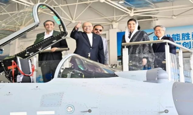 صدر زرداری کا چین کے ایئرکرافٹ کمپلیکس کا تاریخی دورہ
