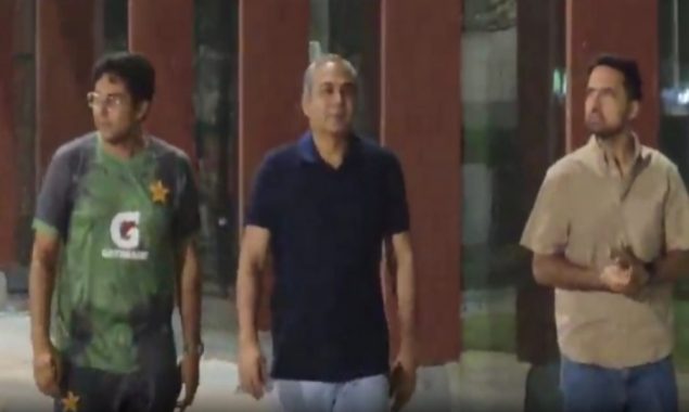 محسن نقوی قومی ٹیم کی حوصلہ افزائی کےلئے پریکٹس سیشن میں پہنچ گئے