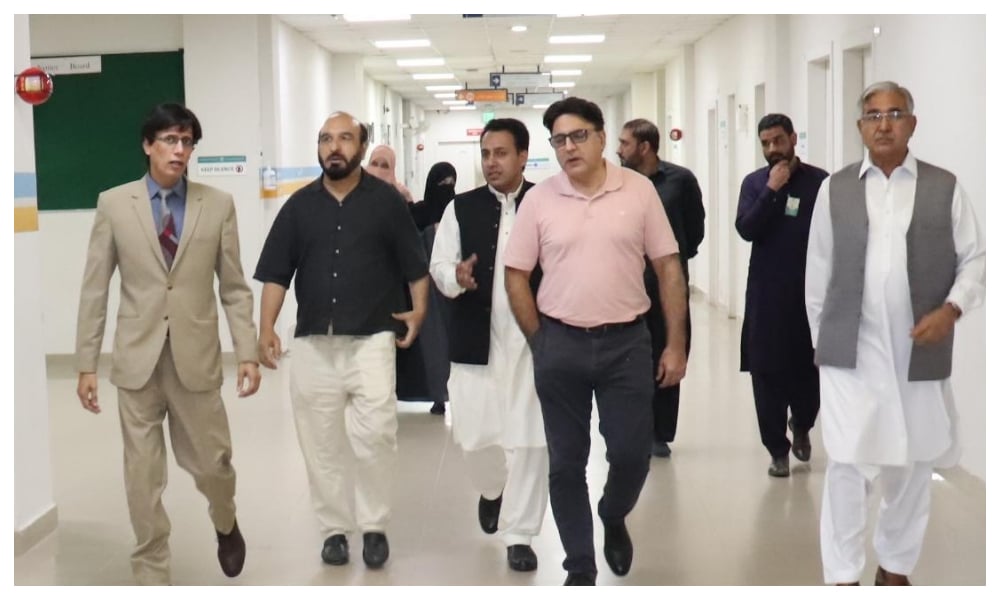 روانڈا میں پاکستانی سفیر کا ڈاکٹر اکبر نیازی ٹیچنگ اسپتال کا دورہ، دو طرفہ تعاون پر زور