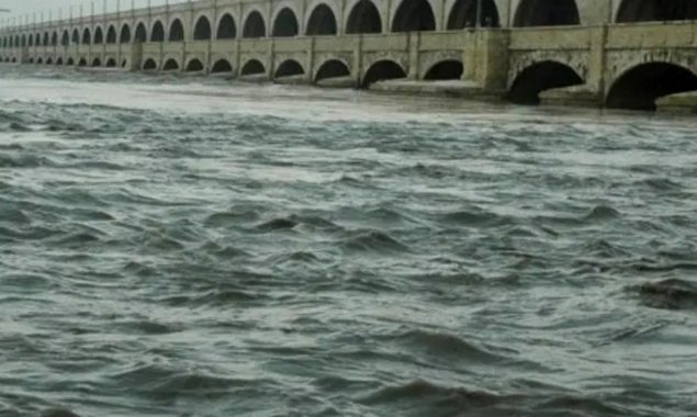 دریائے سندھ میں اونچے درجے کا سیلاب، حفاظتی بند مضبوط بنانے کا عمل تیز