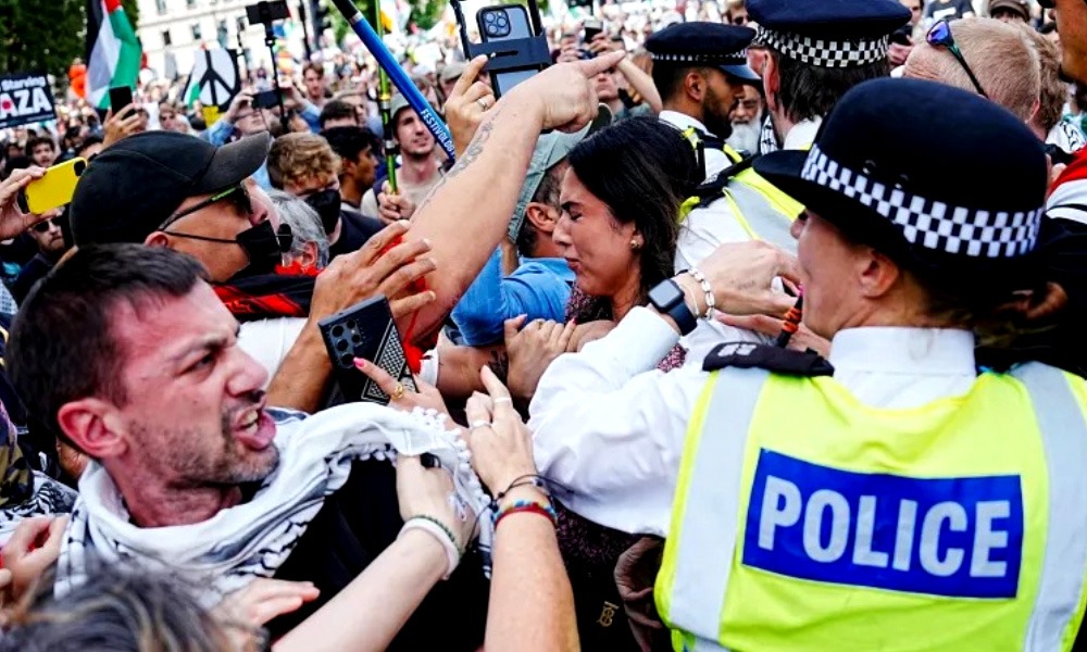 لندن: فلسطین ایکشن کی ریلی پر پولیس کا کریک ڈاؤن، 150 سے زائد گرفتار