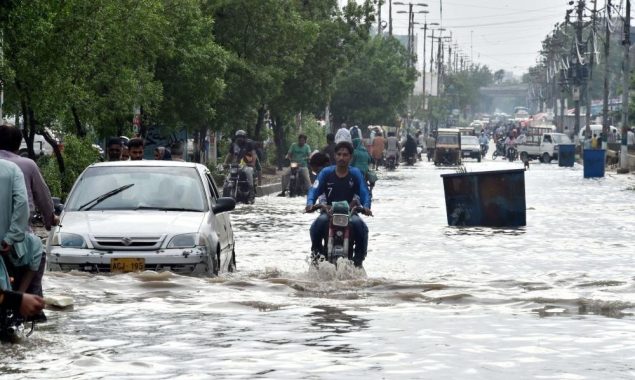 کراچی میں آج موسلادھار بارش کی پیشگوئی؛ اربن فلڈنگ کا خطرہ، شہری محتاط رہیں
