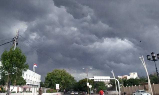 کراچی کا موسم خوشگوار؛ بارش ہوگی یا نہیں؟ جانیے