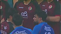 ناچ نہ جانے آنگن ٹیڑھا، میچ ہارنے پر راشد خان کی پاکستانی امپائر سے بدتمیزی