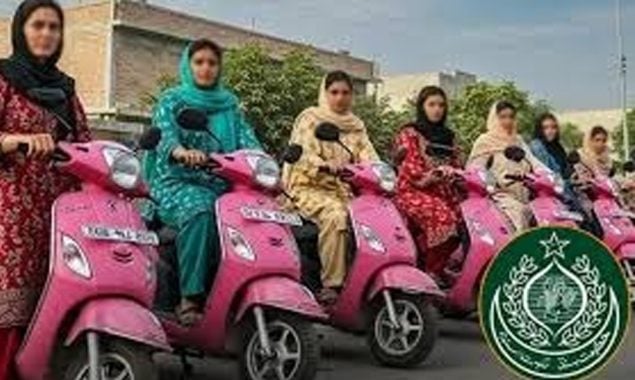سندھ حکومت کا بڑا اقدام: خواتین کیلئے پنک اسکوٹیز پروگرام کا آغاز