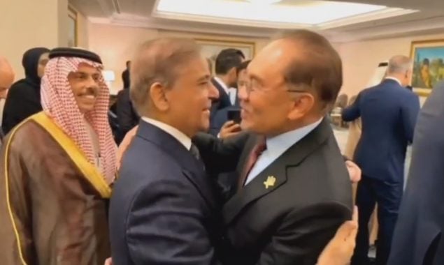 دوحہ میں عرب اسلامی ہنگامی اجلاس؛ وزیراعظم کی عالمی رہنماؤں سے اہم ملاقاتیں