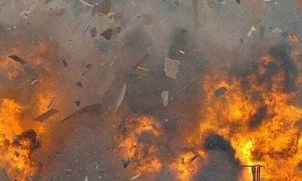 پشاورمیں پولیس موبائل حملہ ،دھماکے میں ایک اہلکار شہید ، 3 زخمی