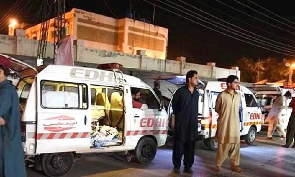 کراچی کی بے رحم ٹریفک ایک اور کم عمر زندگی کو نگل گئی، 10 سالہ بچہ زخمی