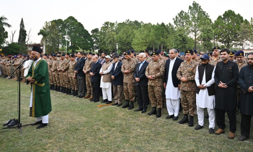 لیفٹیننٹ کرنل جنید طارق اور میجر طیب راحت کی نماز جنازہ چکلالہ میں ادا