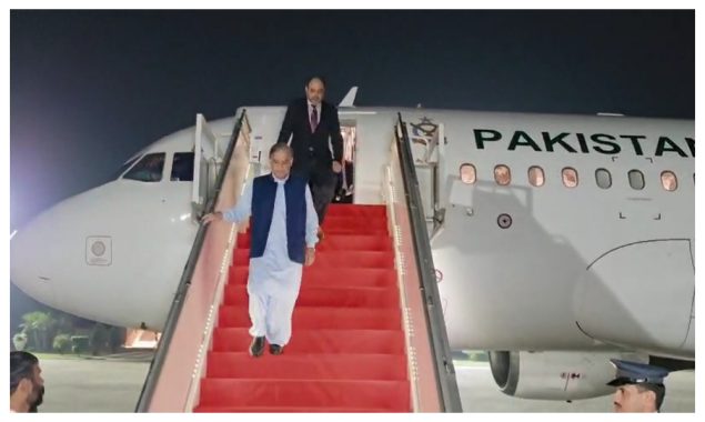 وزیر اعظم کامیاب غیر ملکی دورے کے بعد وطن واپس پہنچ گئے