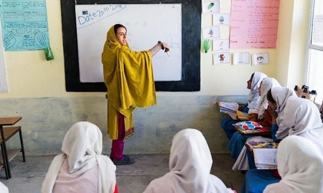 سندھ میں 10 ہزار سے زائد اساتذہ کے تبادلے کر دیے گئے، نوٹیفکیشن جاری