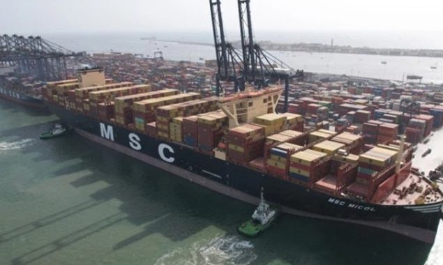 پاکستان کی بحری تاریخ میں نیا سنگِ میل؛ سب سے بڑا کنٹینر بردار جہاز کراچی پہنچ گیا