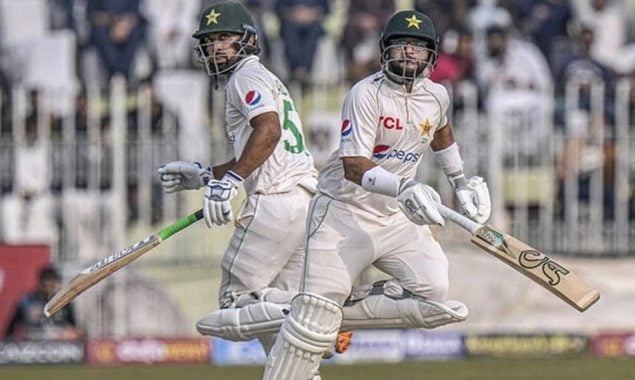 دوسرا ٹیسٹ؛ پاکستان کا پراعتماد آغاز، کھانے کے وقفے تک ایک وکٹ پر 95 رنز بنا لیے