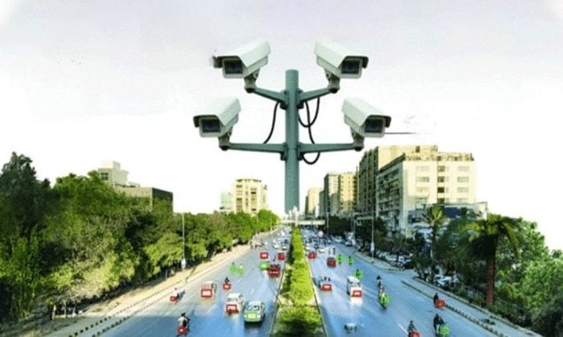 شہرقائد میں ٹریفک کی خلاف ورزی؛ دوسرے روز بھی ڈھائی کروڑ سے زائد کے ای چالان