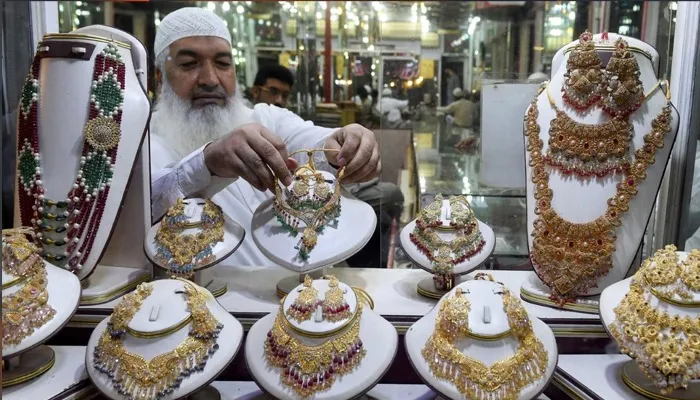 سونے کی قیمت مستحکم؛ چاندی مہنگی ہوگئی