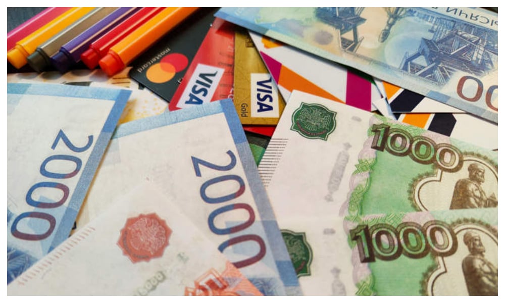 غلطی سے ملازم 87 ہزار امریکی ڈالر کا مالک بن گیا، واپس کرنے سے انکار