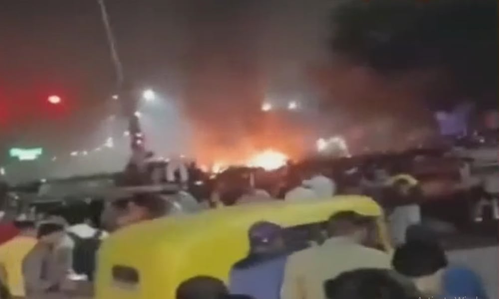 دھماکا لال قلعہ میٹرو اسٹیشن کے گیٹ نمبر ایک کے قریب کھڑی ایک گاڑی میں ہوا